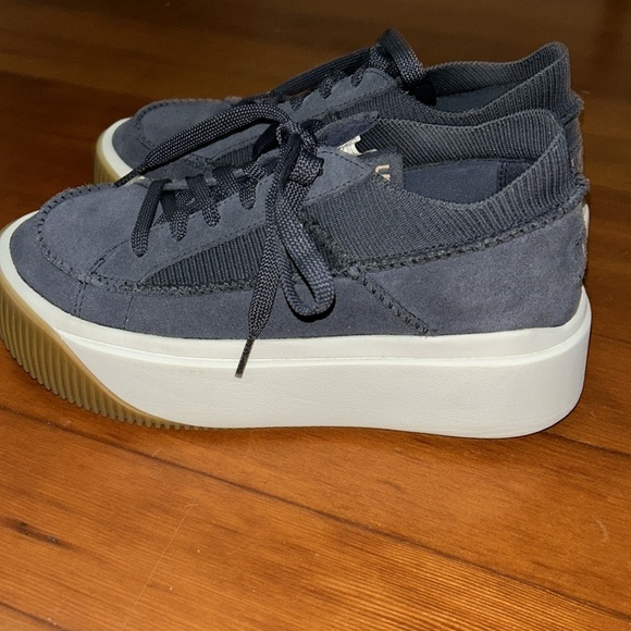 Ugg blue platform sneakers super comfy - Picture 4 of 6